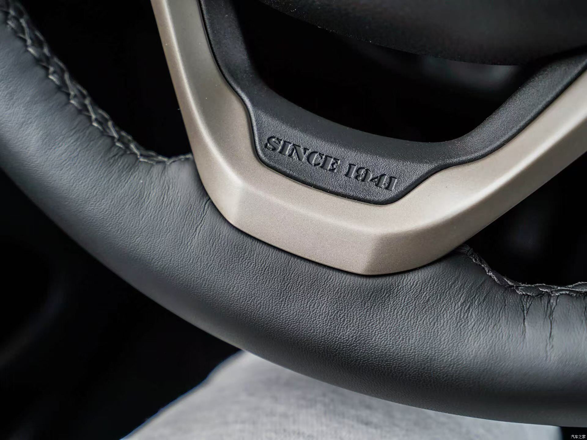 大切诺基JEEP中大型SUV