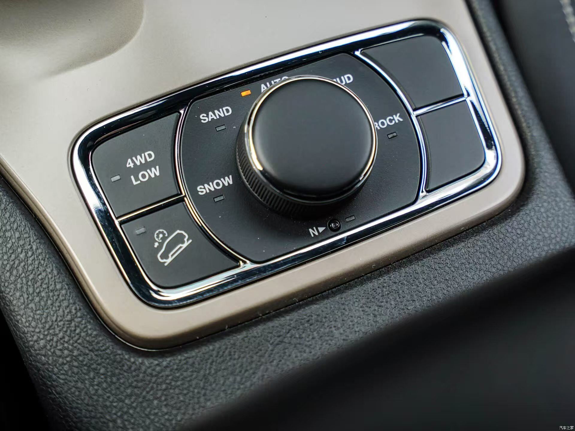 大切诺基JEEP中大型SUV