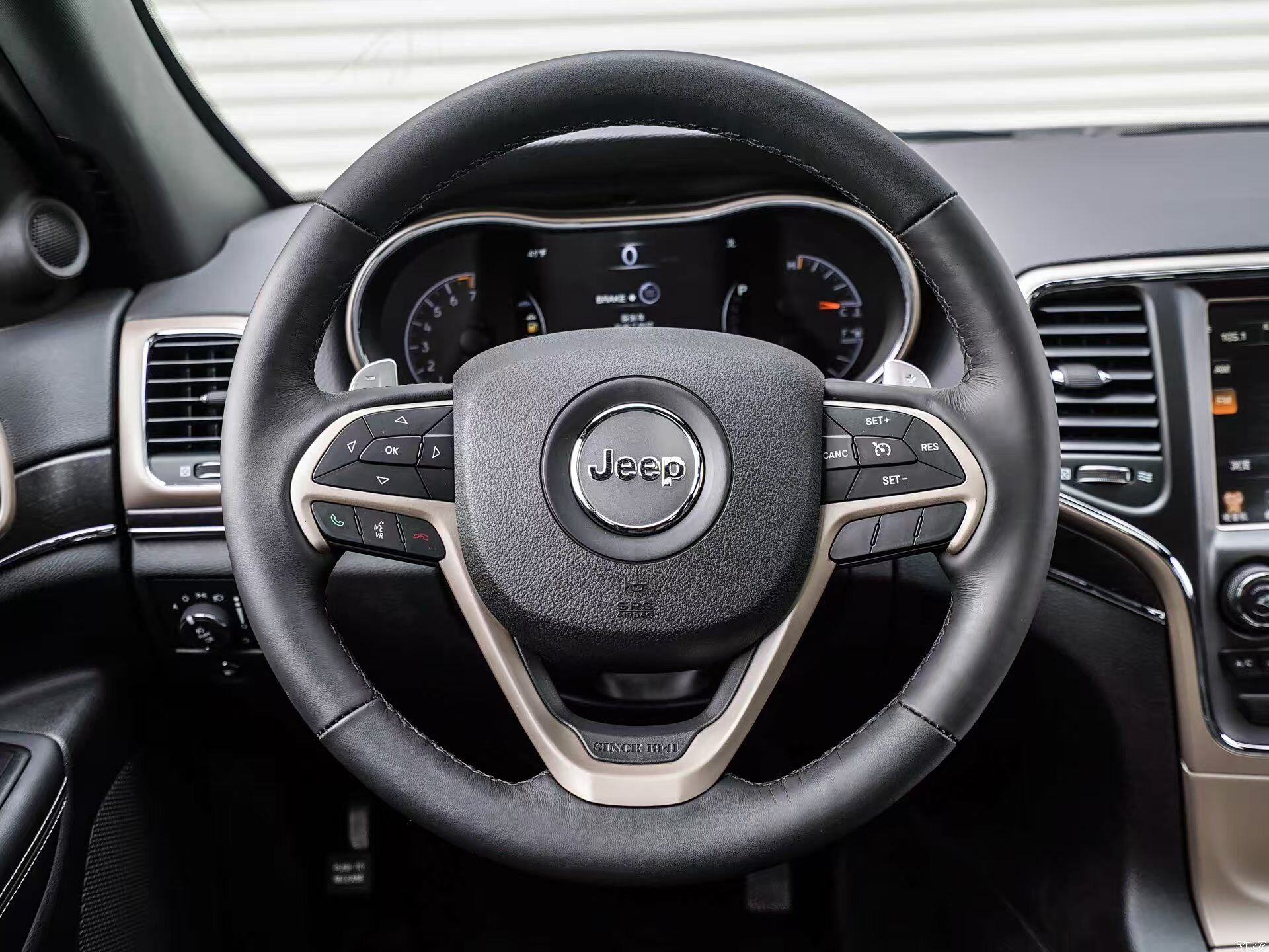 大切诺基JEEP中大型SUV