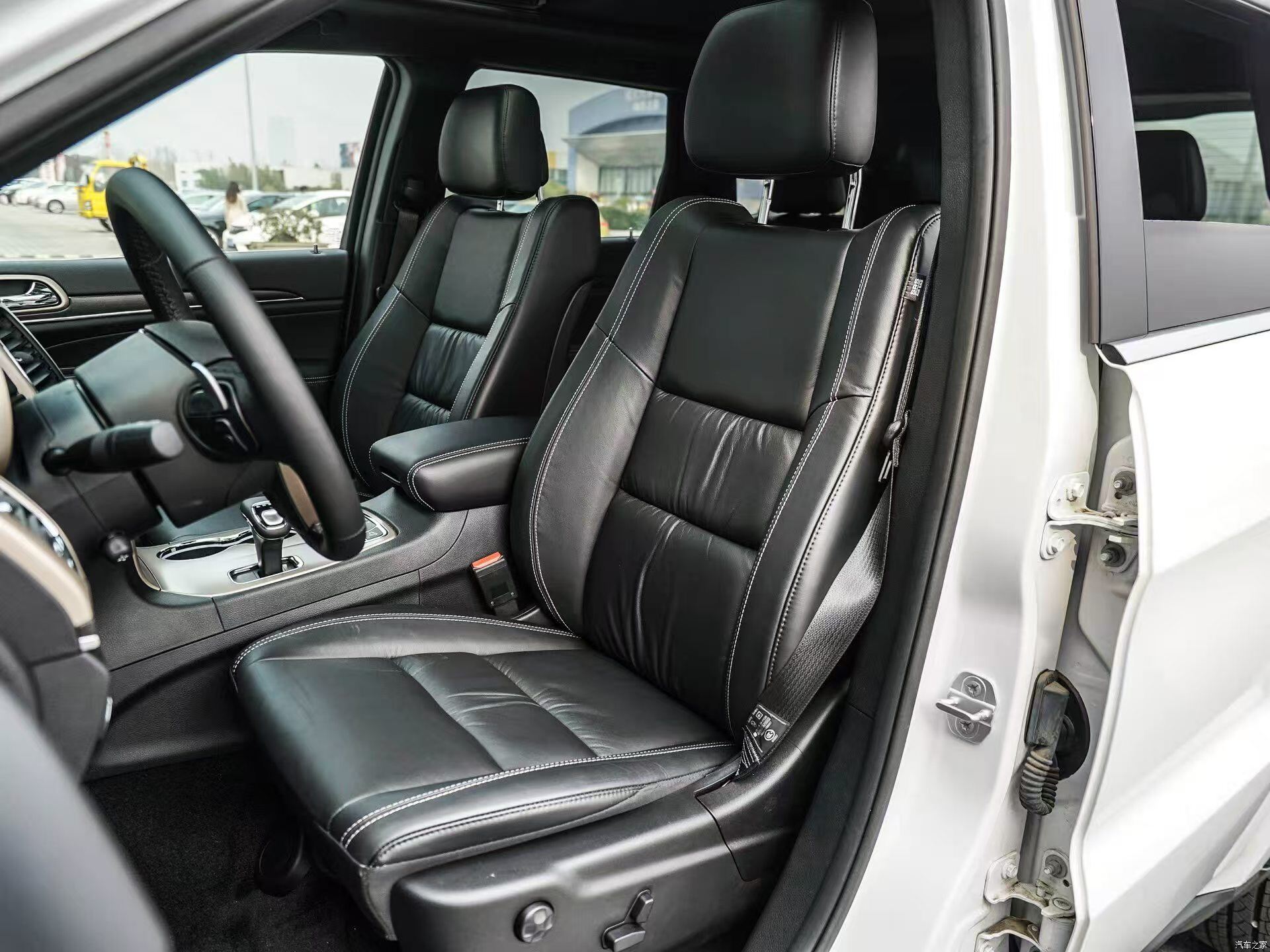 大切诺基JEEP中大型SUV