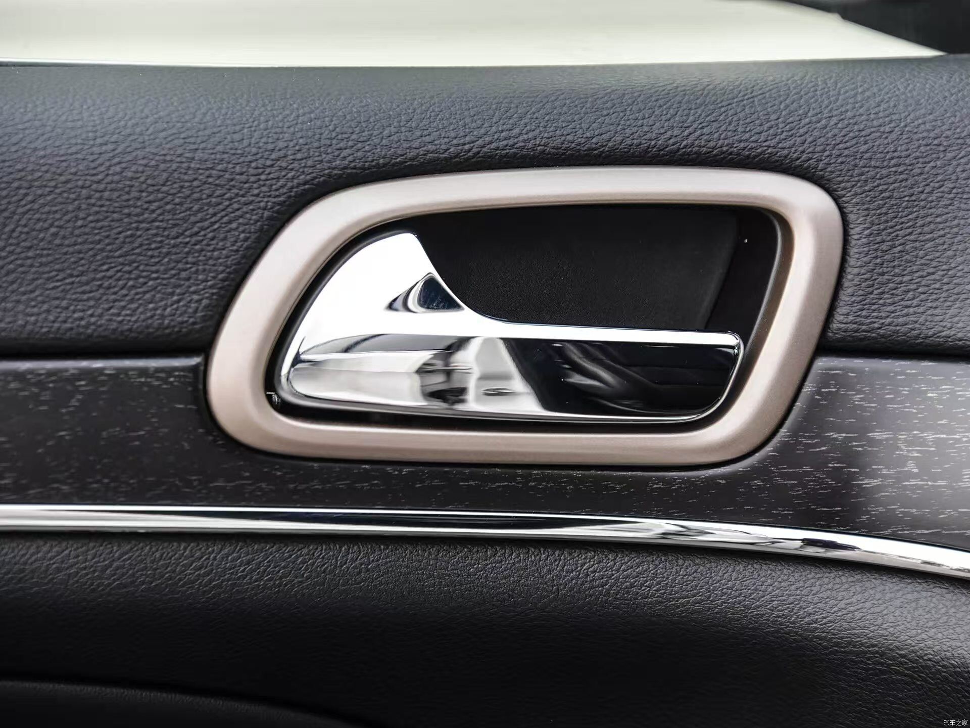 大切诺基JEEP中大型SUV