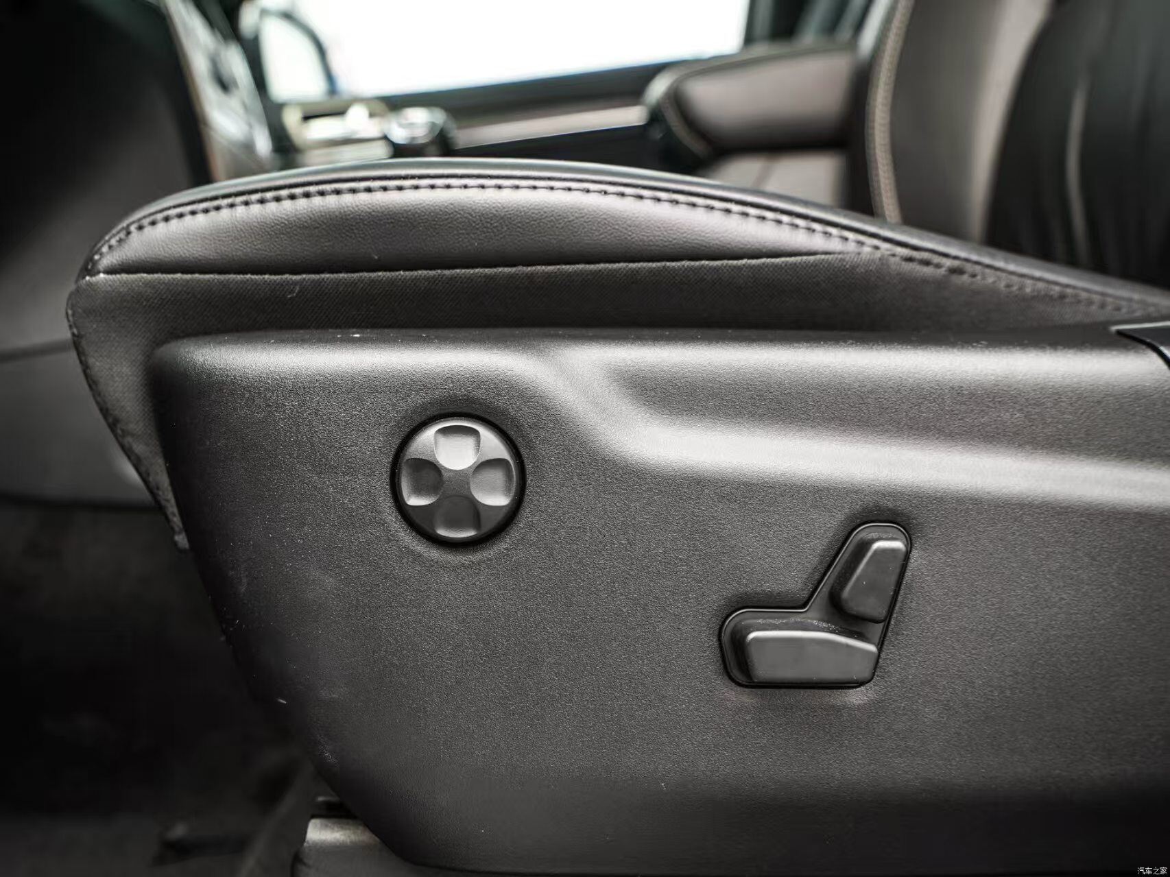 大切诺基JEEP中大型SUV